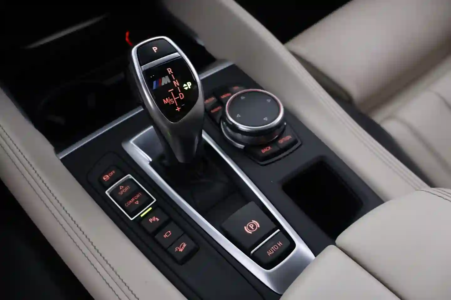 Car Image - 6UZspv60ugRmlx3Phaac8Y