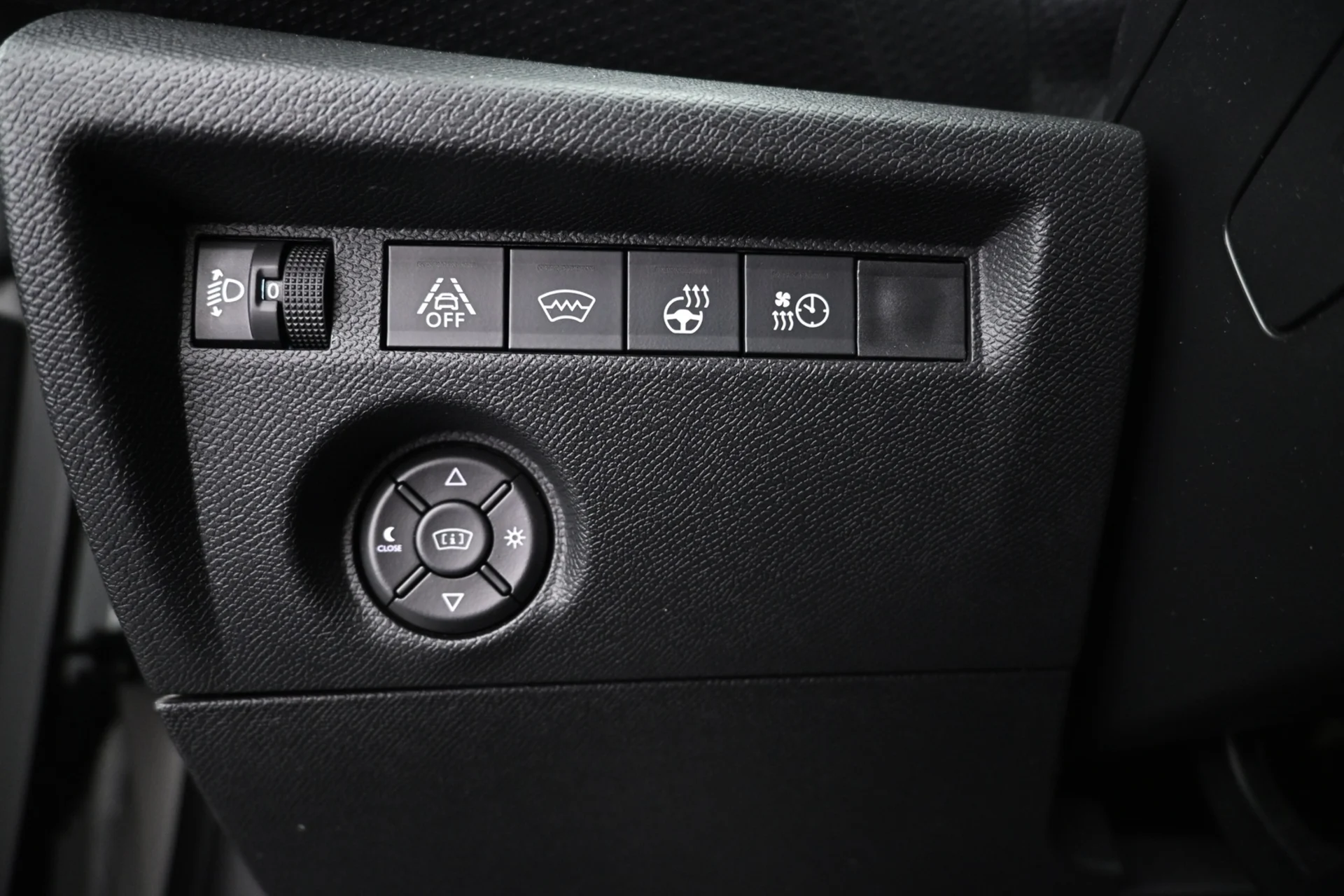 Car Image - 3eUv8X0m79eqD1jYcxlUlr