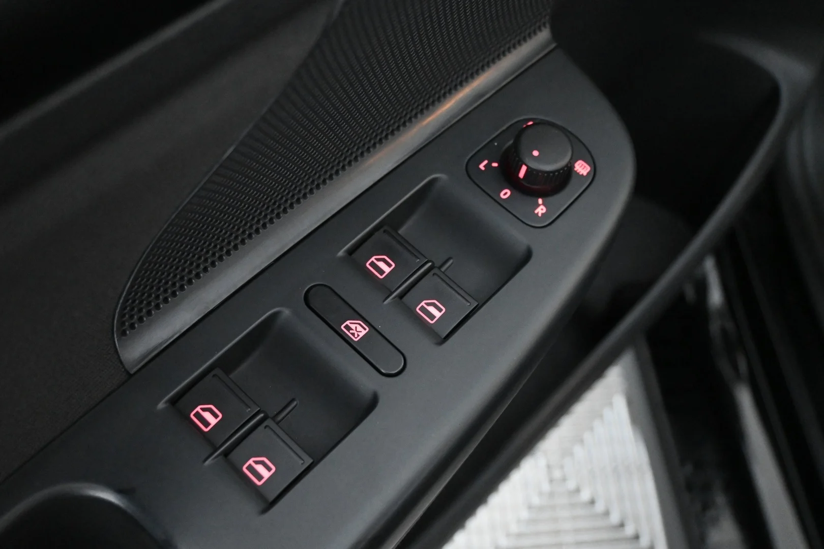 Car Image - 5FHYsoW8MuY0rDEvZz0ZEf
