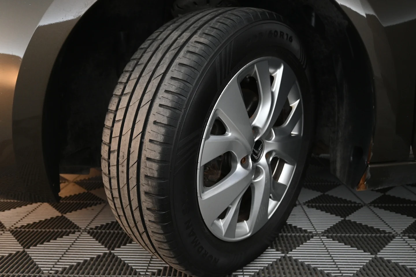 Car Image - 3AadOA5iGREurZoXprio68
