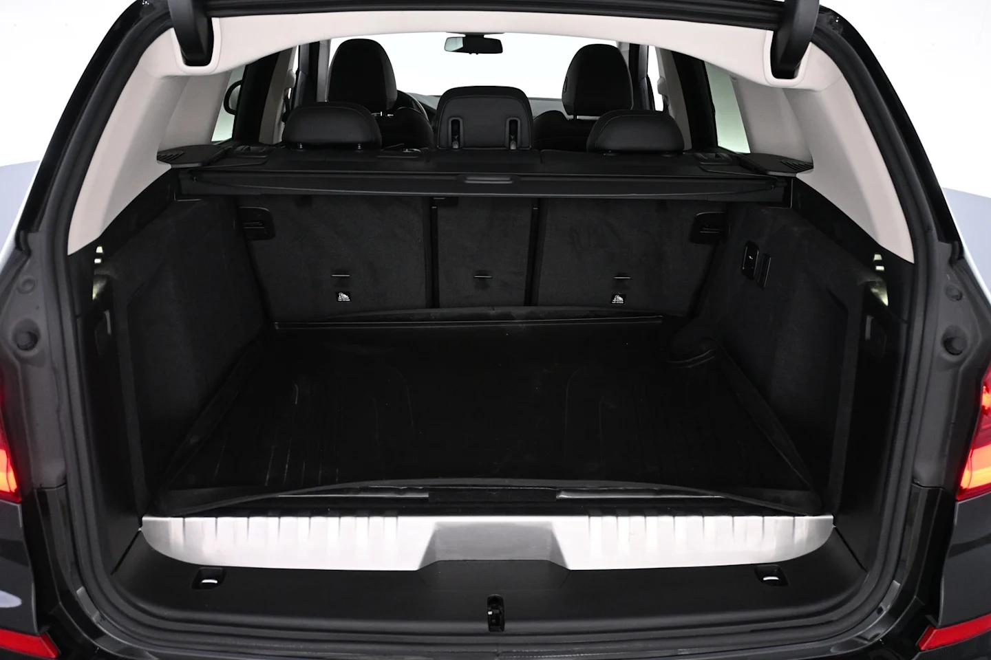 Car Image - 5lIqnjEwqGniyC9H95Pio9