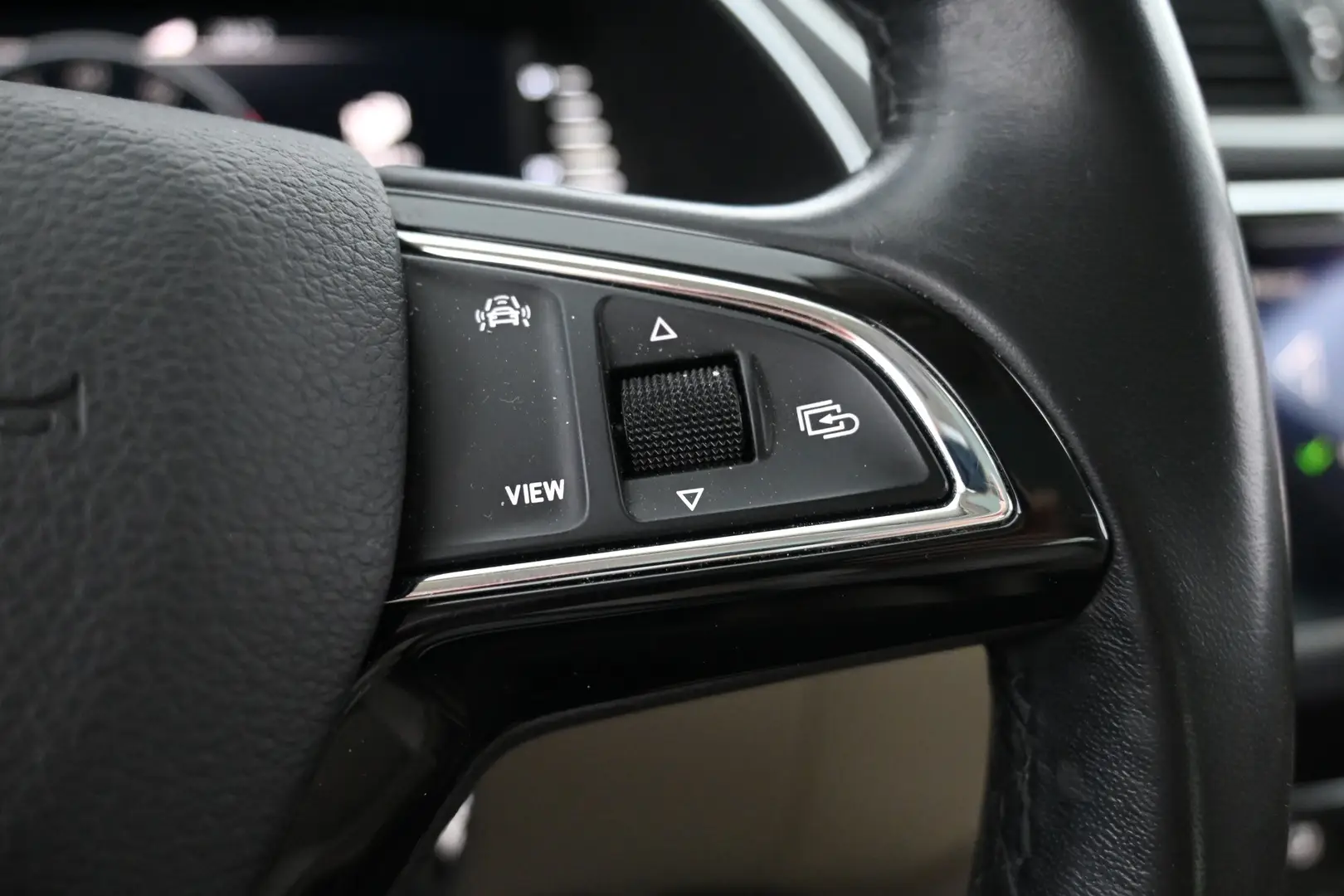 Car Image - 6K8lF71sVOpdb5AuCEpVXF
