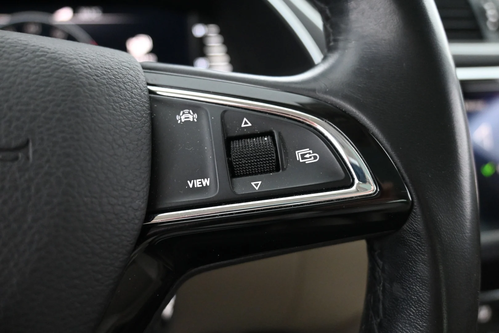 Car Image - 6K8lF71sVOpdb5AuCEpVXF