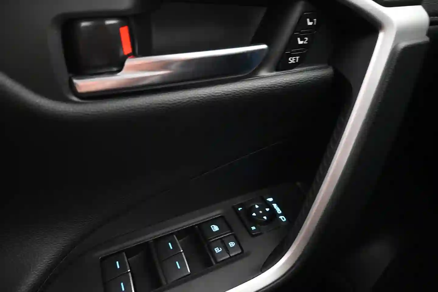 Car Image - 2dl3LgHCV6GtXVAnwwiKH7