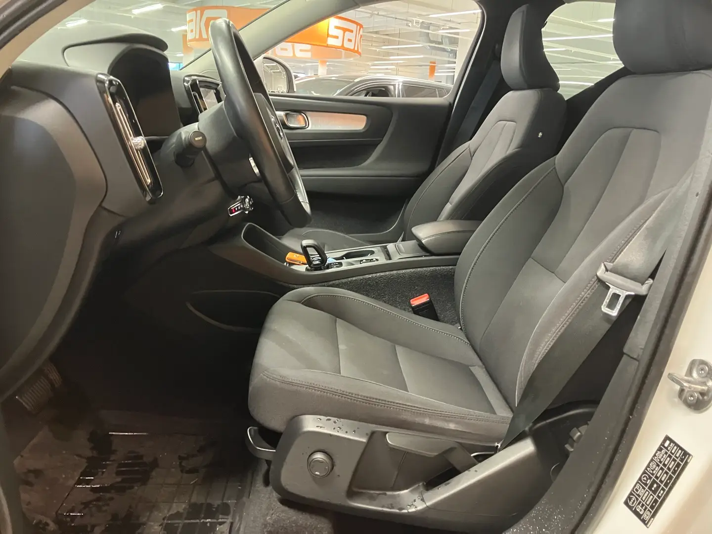 Car Image - 40dtQzLDzg7l5wRealjv08