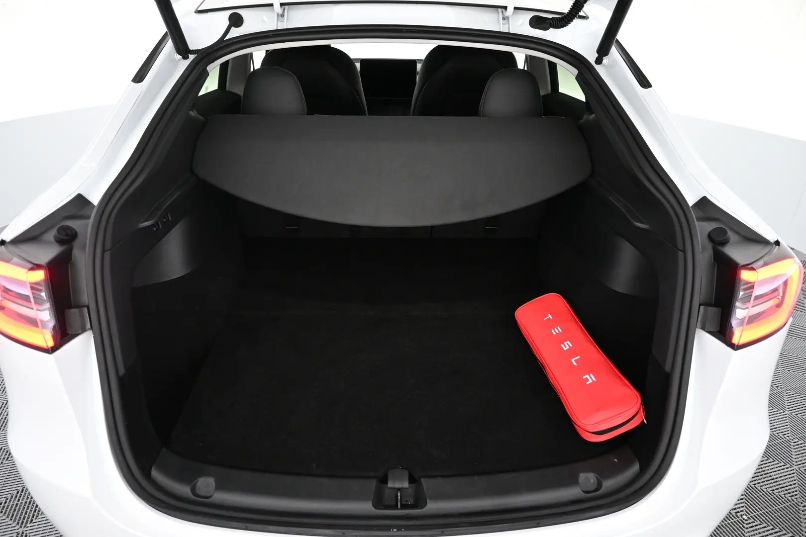 Car Image - 4x1lGU9f3QCseGoqGhrMgB