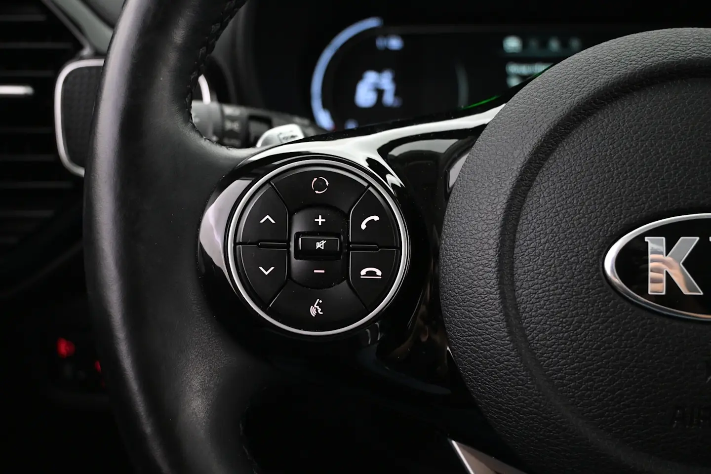 Car Image - 570s2uwDqmNOTNwKLMtrTm