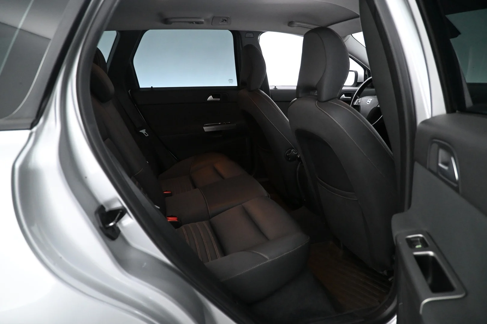 Car Image - 2viynhGw50dohky1y3mS1u