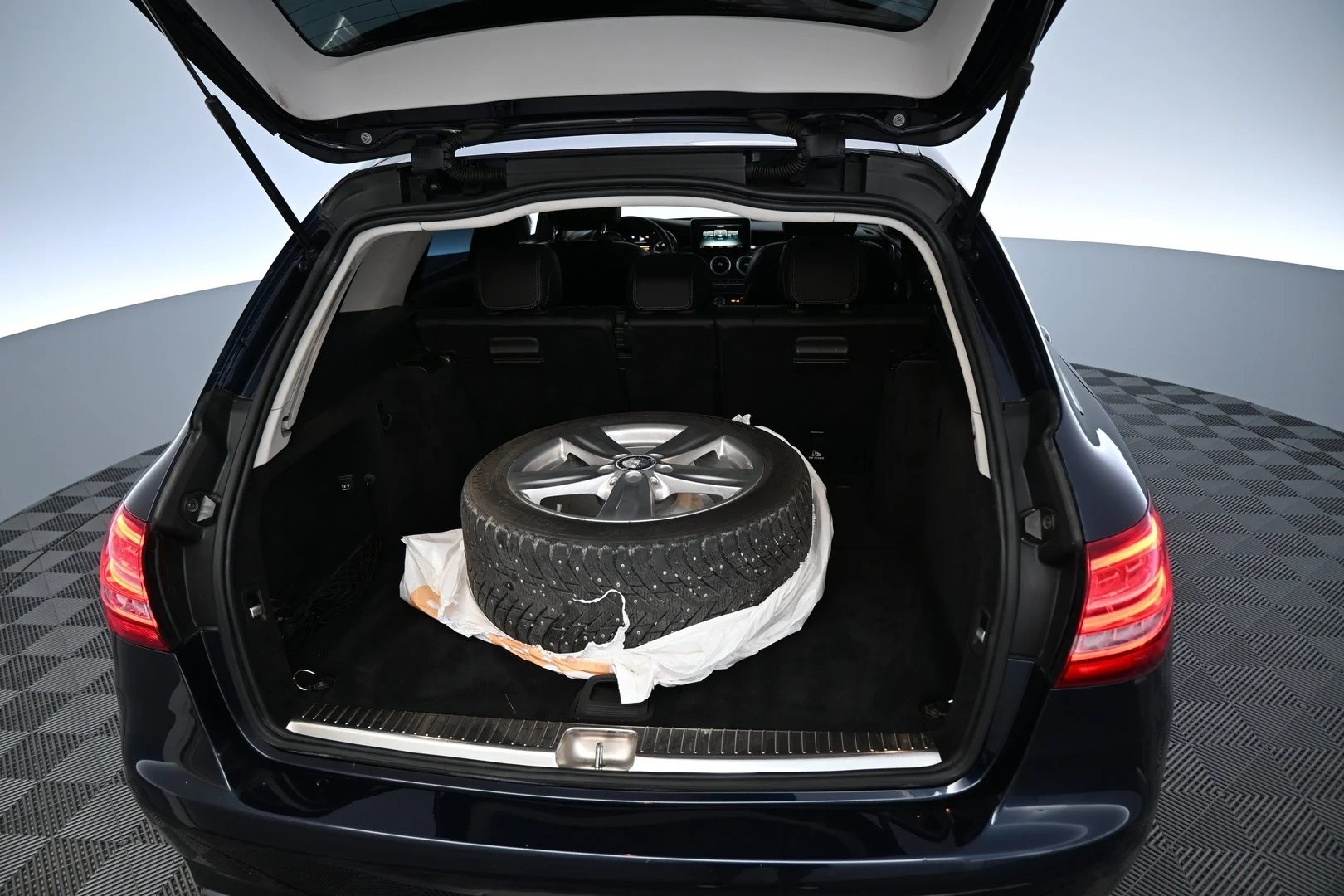 Car Image - 2kEhJ5WQv4aHlnbVle5uL4