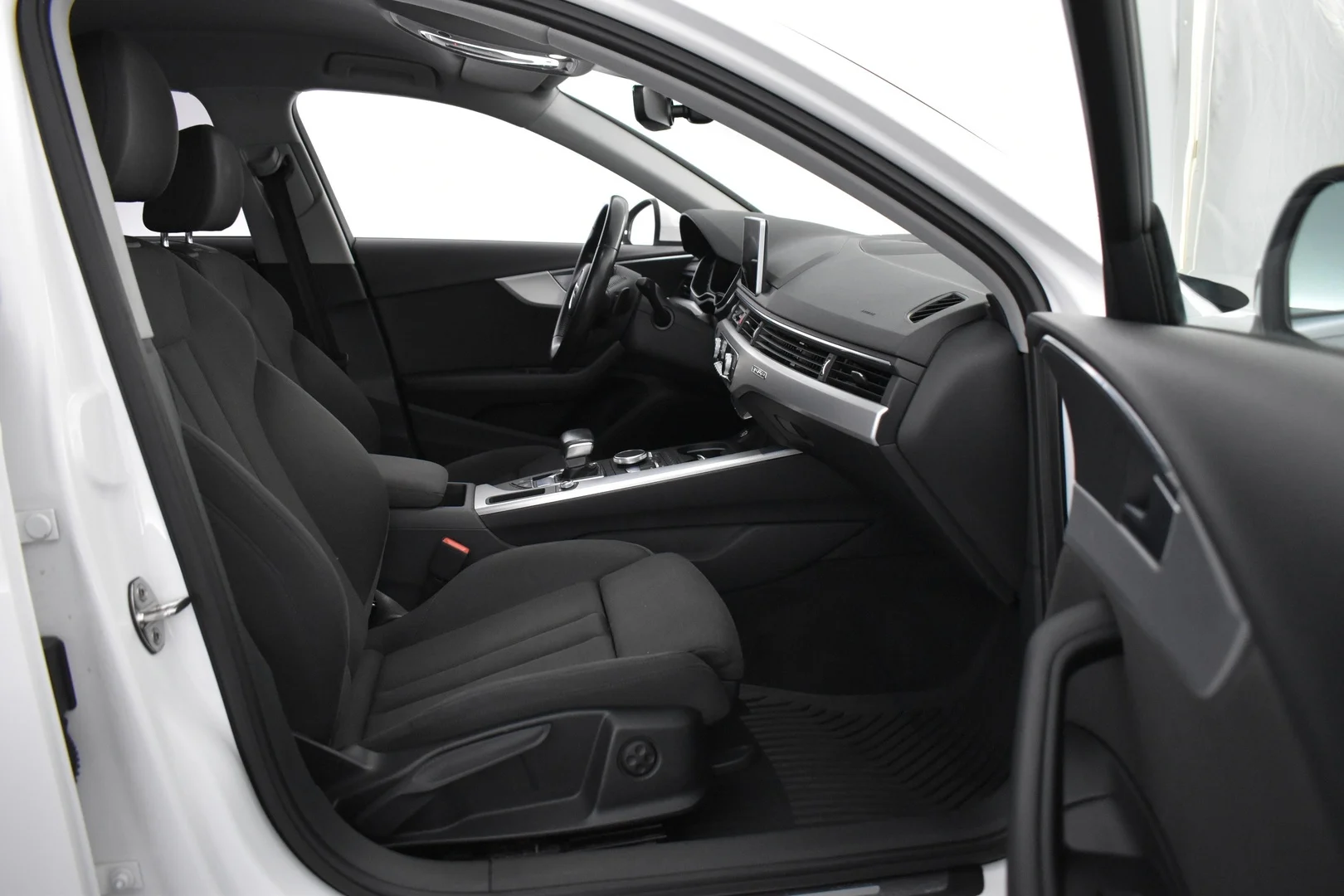 Car Image - CbWrgIT26ZKjsg0X15c85