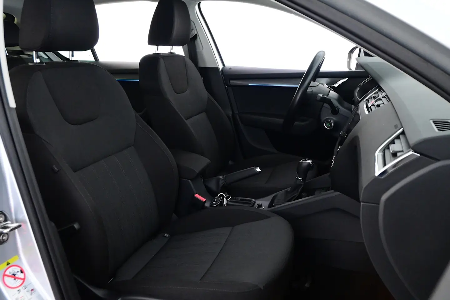 Car Image - Iy3yJM8V4h9xhr17REdd4
