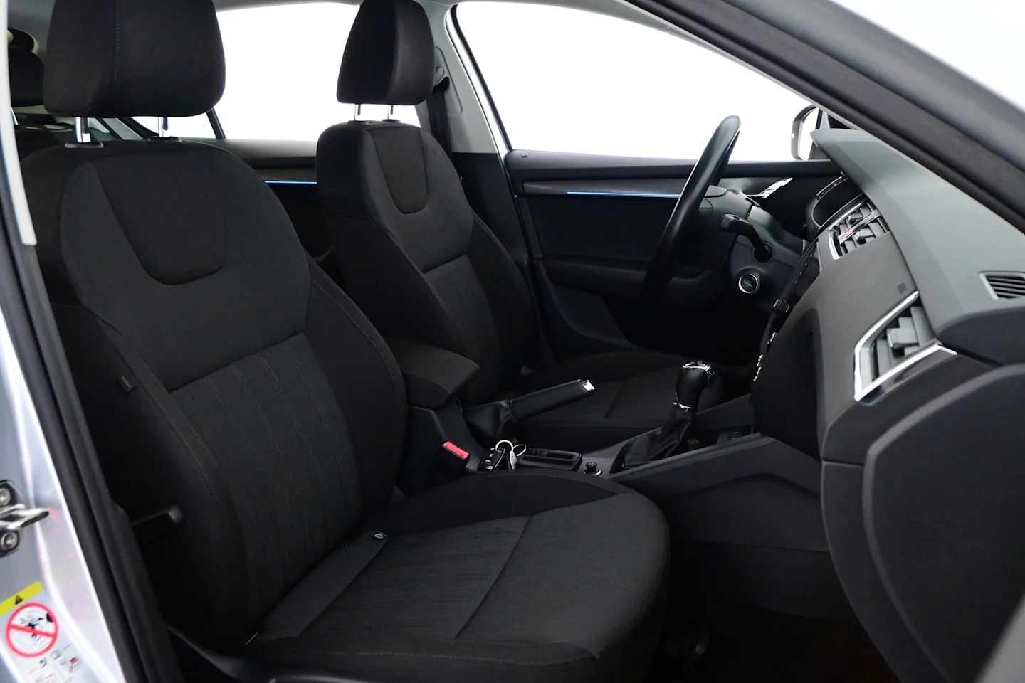 Car Image - Iy3yJM8V4h9xhr17REdd4