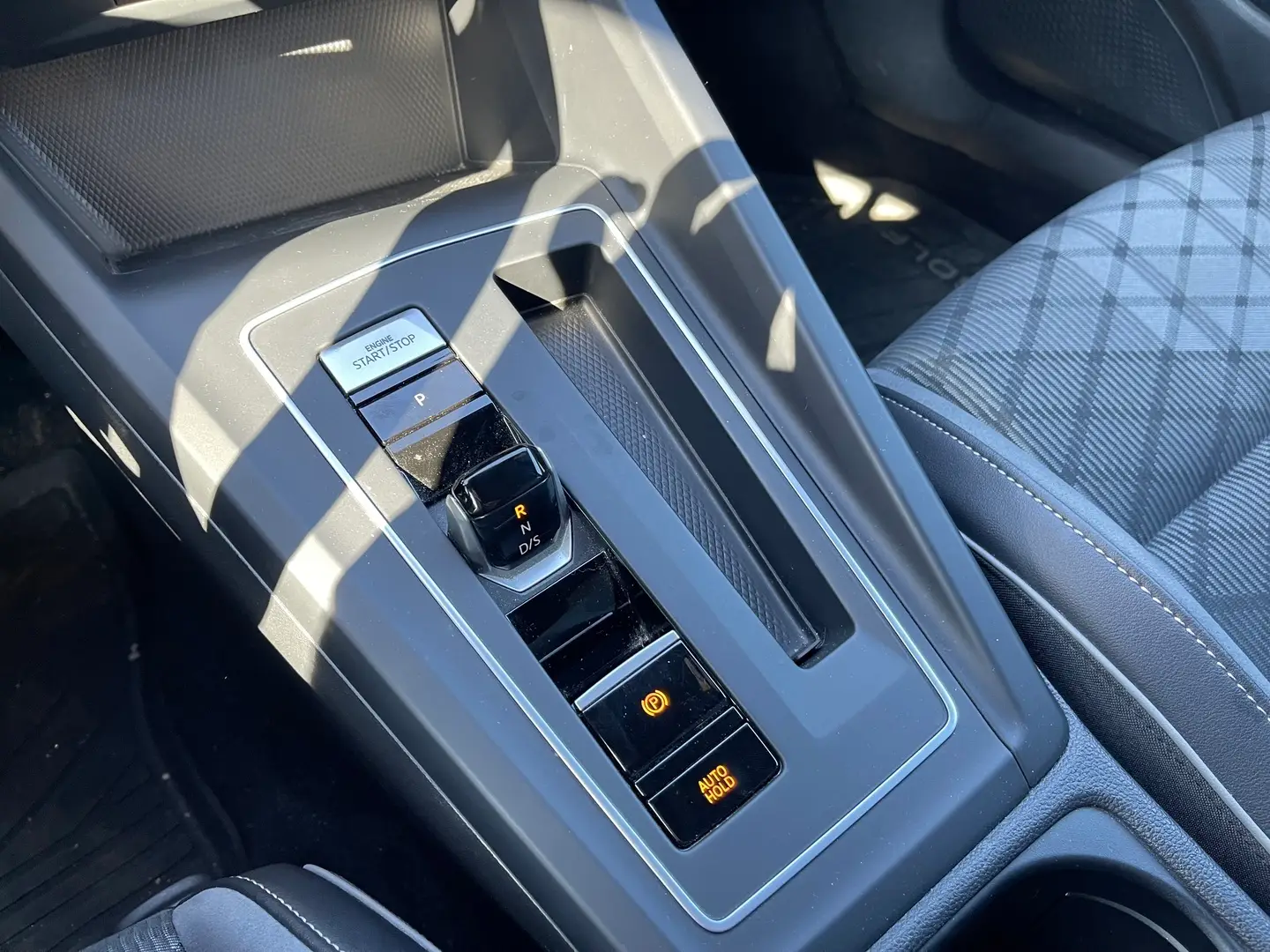 Car Image - Vqq2jIEHEFEEZIMRLcYbS