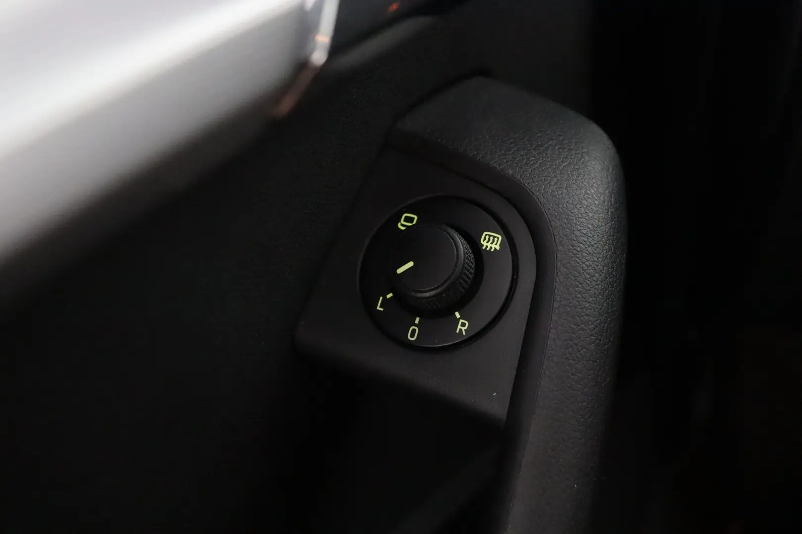 Car Image - 6576wZ1kye2zINsjOvgQw0