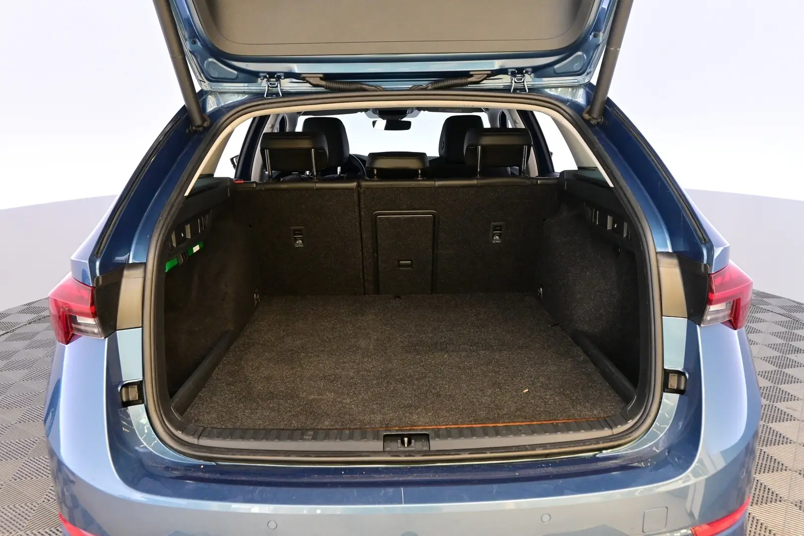 Car Image - 2RtFu7saWiXfKX4kXyRE1q