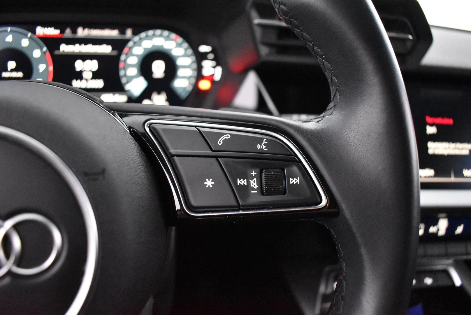 Car Image - 3GqdgNRSaIudOyf4ZguKLy