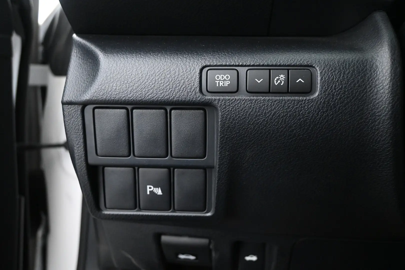 Car Image - 6kVA6FvrVDqAYJcdq6CEG1