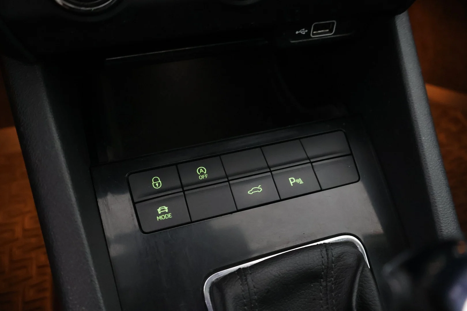 Car Image - 2TI5LPEGPD2NeeGqR4LXom