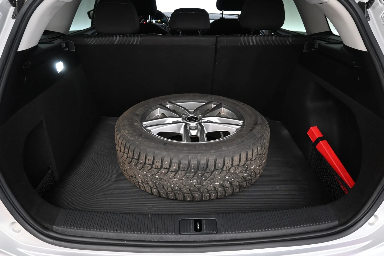 Car Image - 64mVCPOxSxJKZfo2e9VI9J