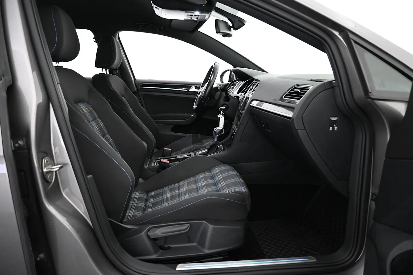 Car Image - 49ZKkDTRzR0dYWQBOkJNi4