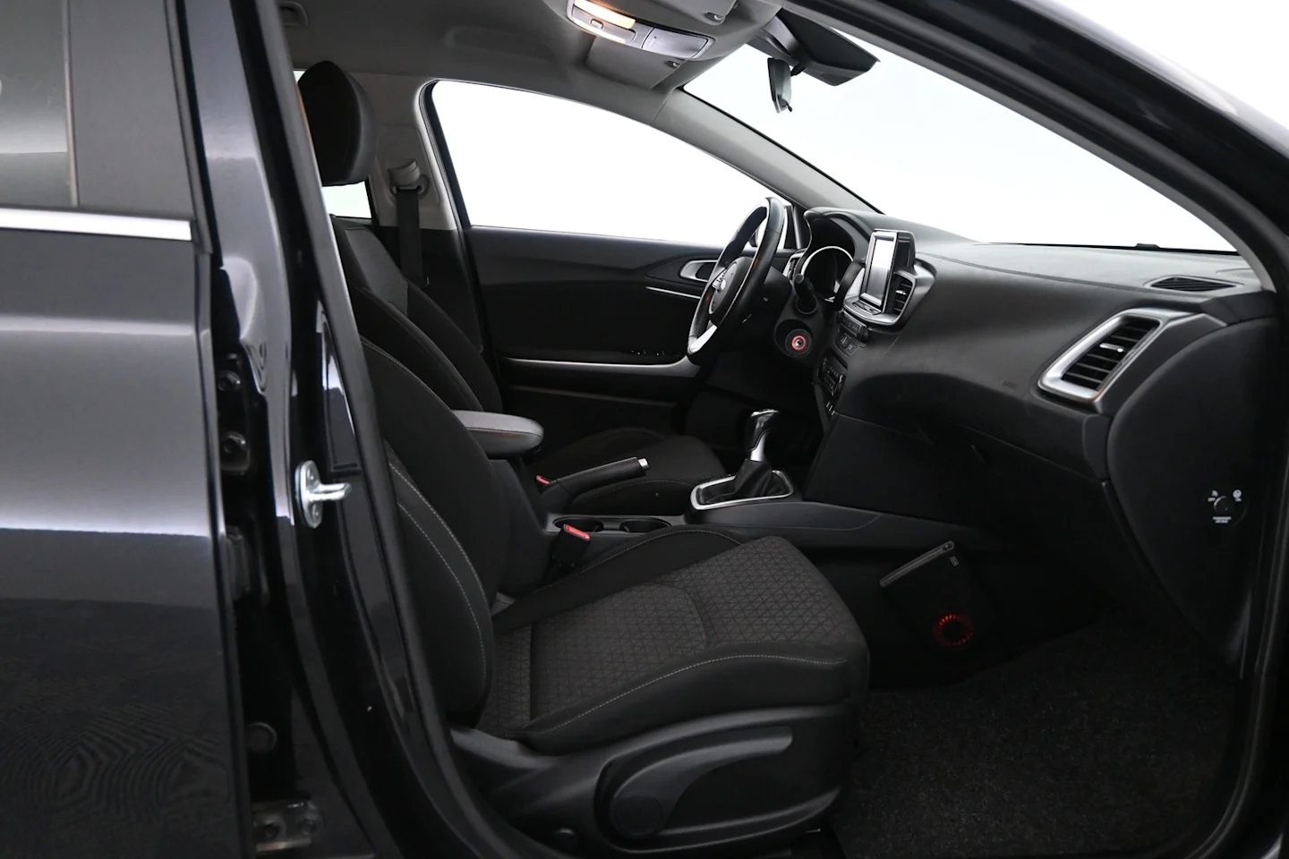 Car Image - 4dTVr2cbJpVi4IwUalf8cX