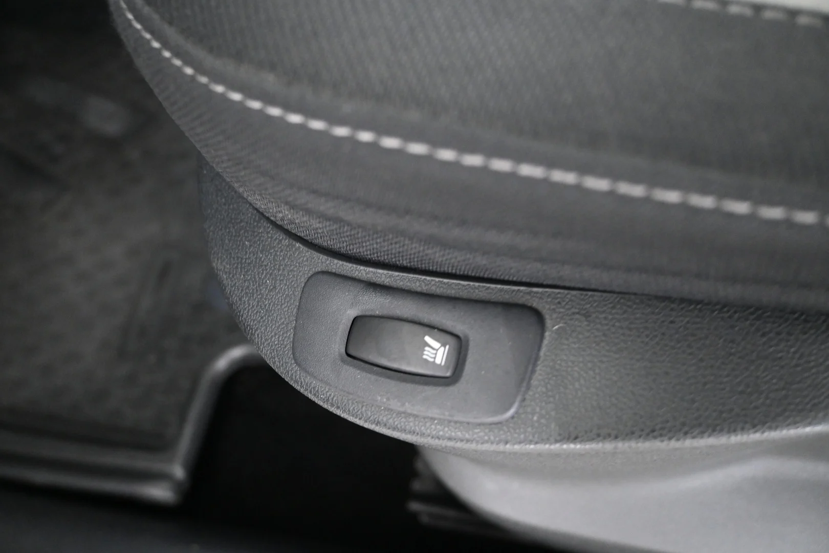 Car Image - 1mziNovOajxoAXFK8Sz7Xe
