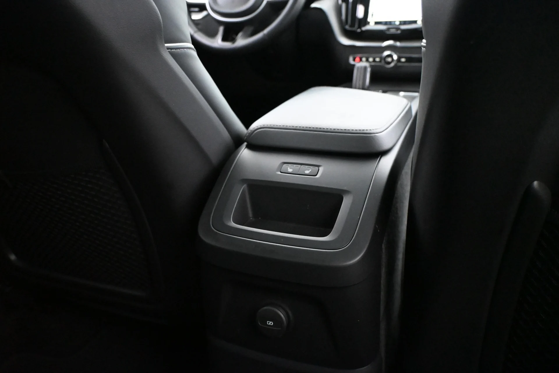 Car Image - 4LNRrA6vgtepW90o9H7vlx
