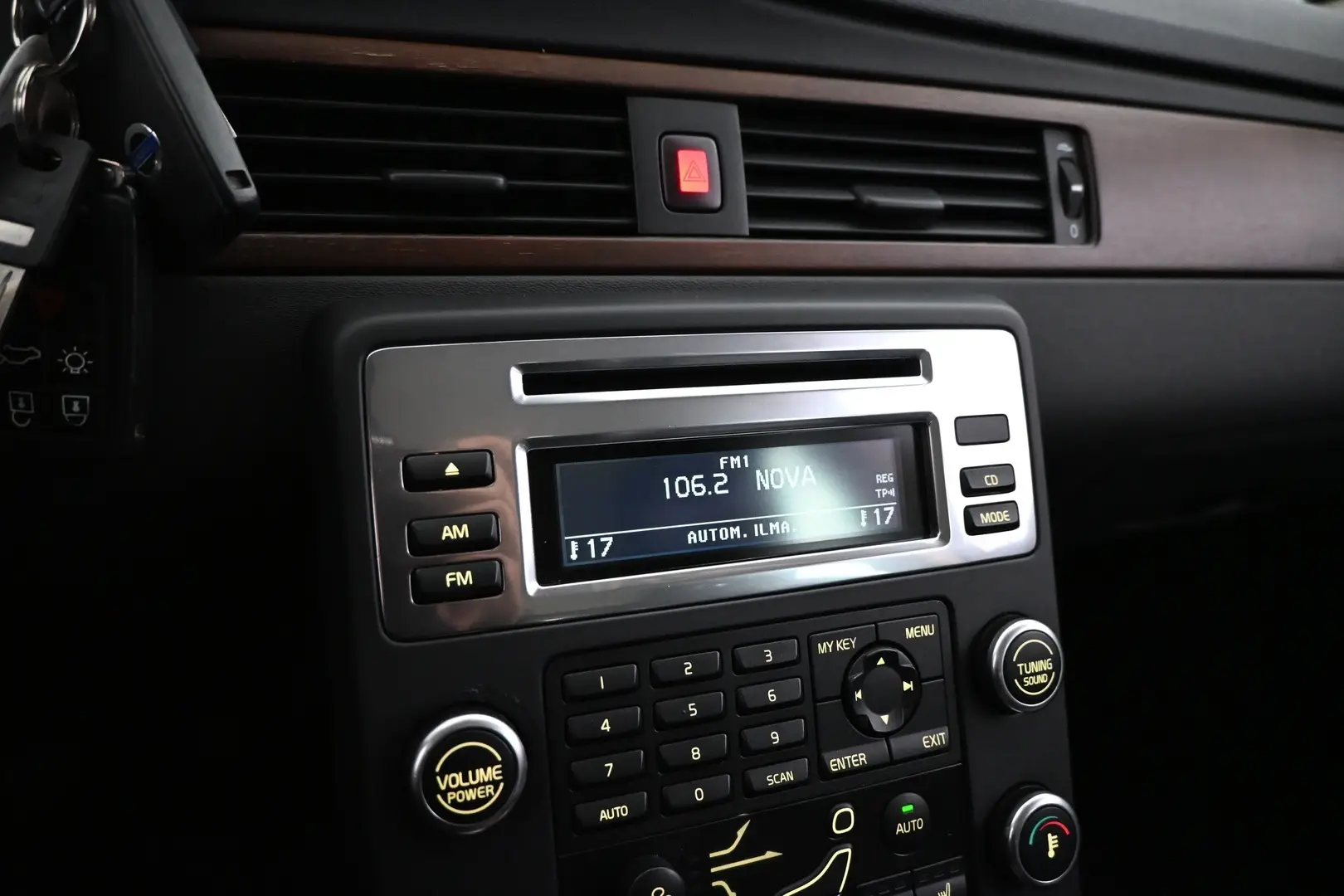 Car Image - e9DVzcqm4kkaPg2FNxUNx