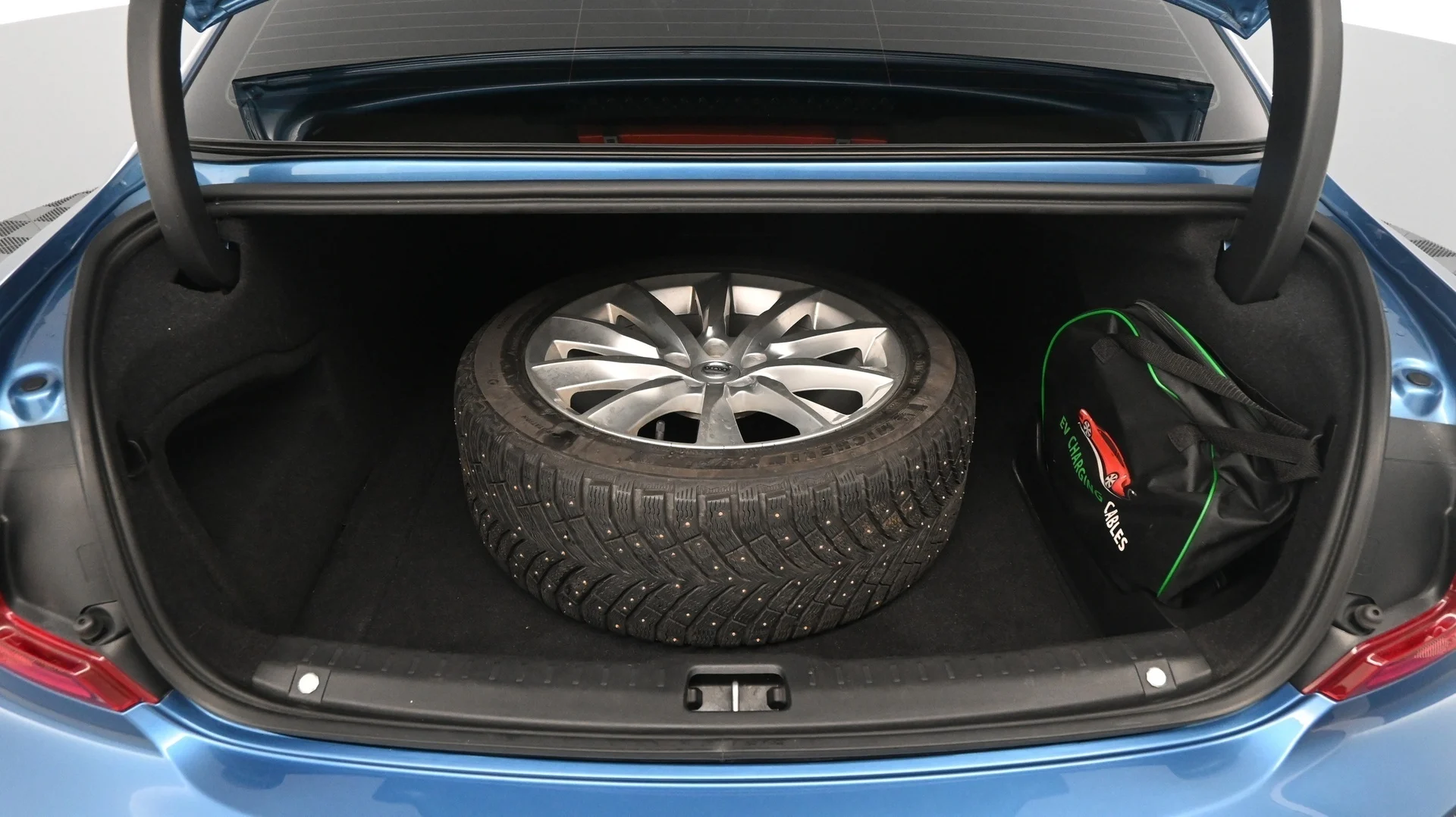 Car Image - zElXcsCM2oePgLDNFm0wc