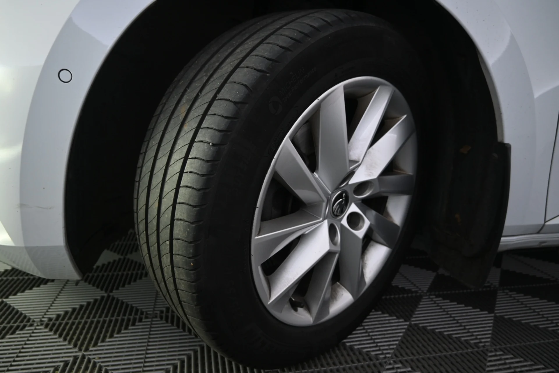 Car Image - Pwitx3Zqt6vrQSTGVYUG8