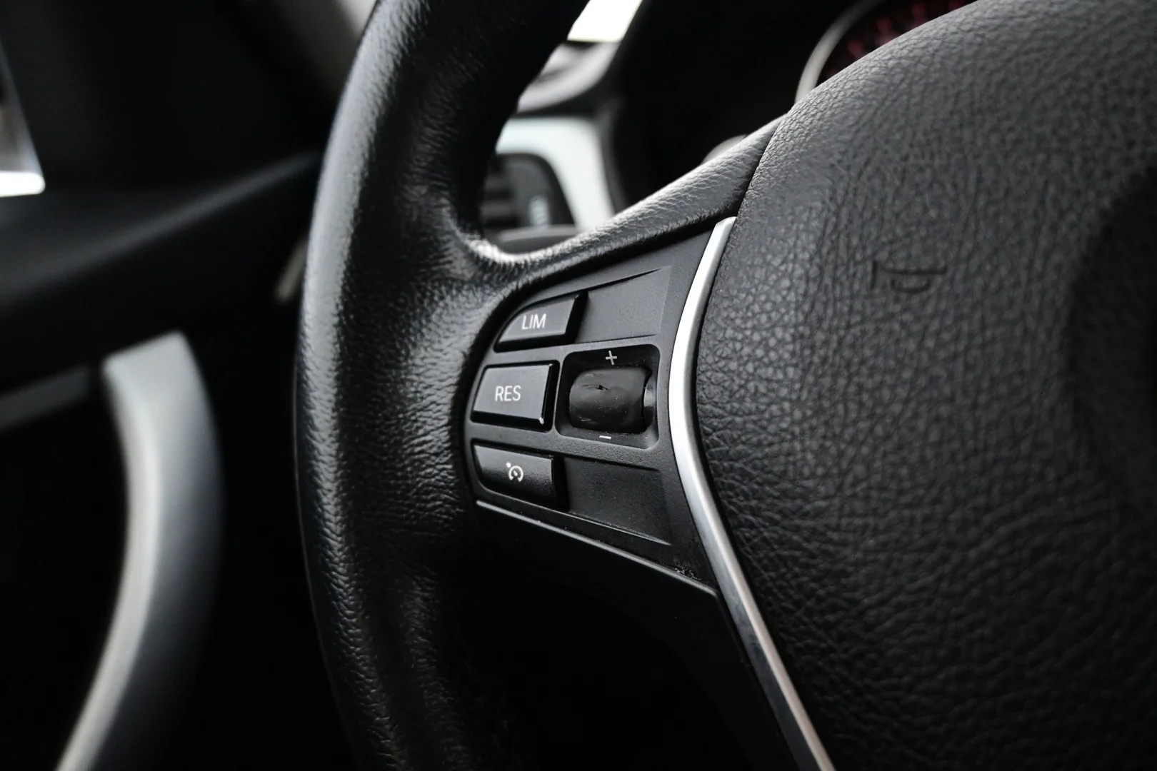 Car Image - 5jSW6hEuwMBZzi5wsXZ8r0