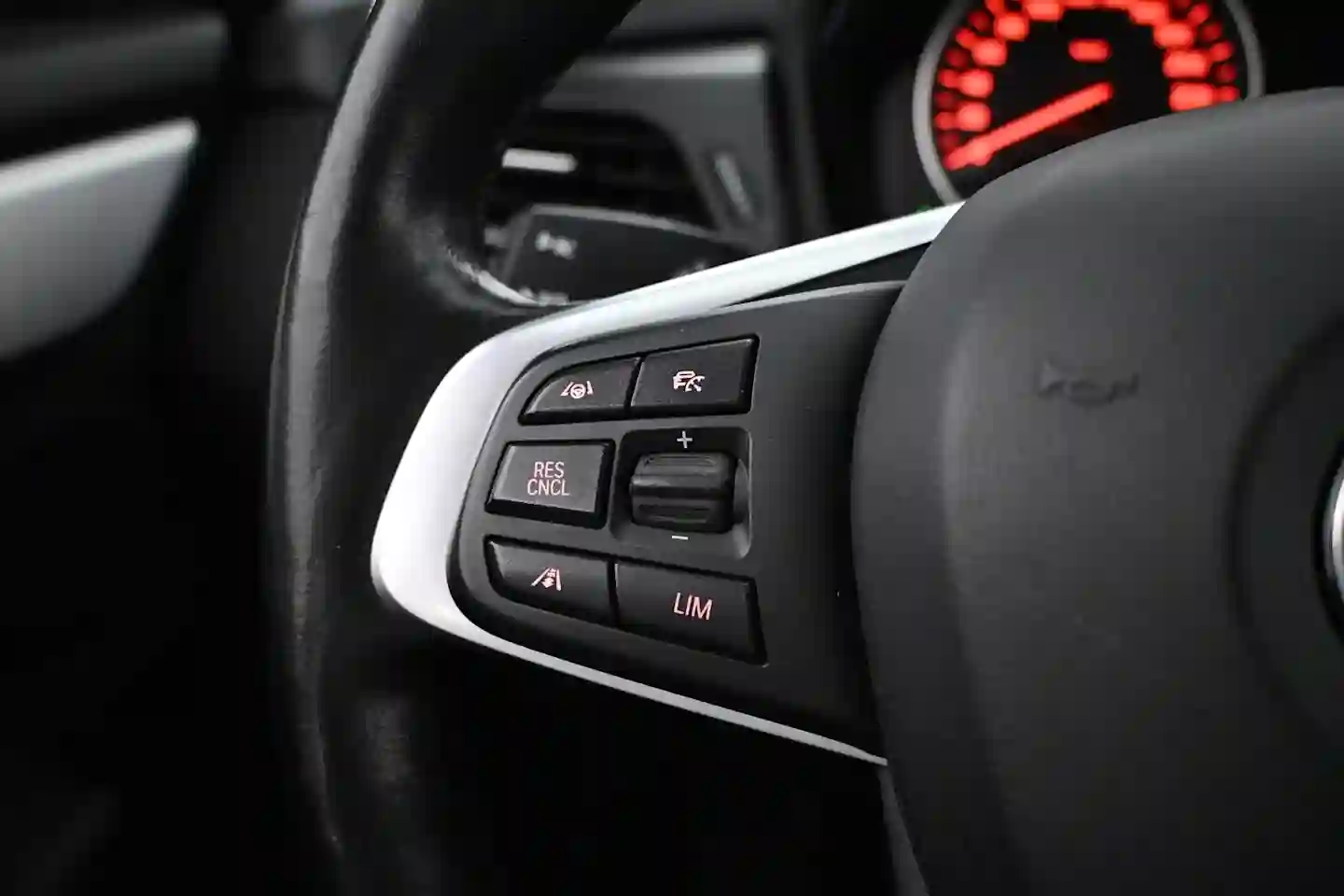 Car Image - 3rKRjIFMn0xga0aad6COtX