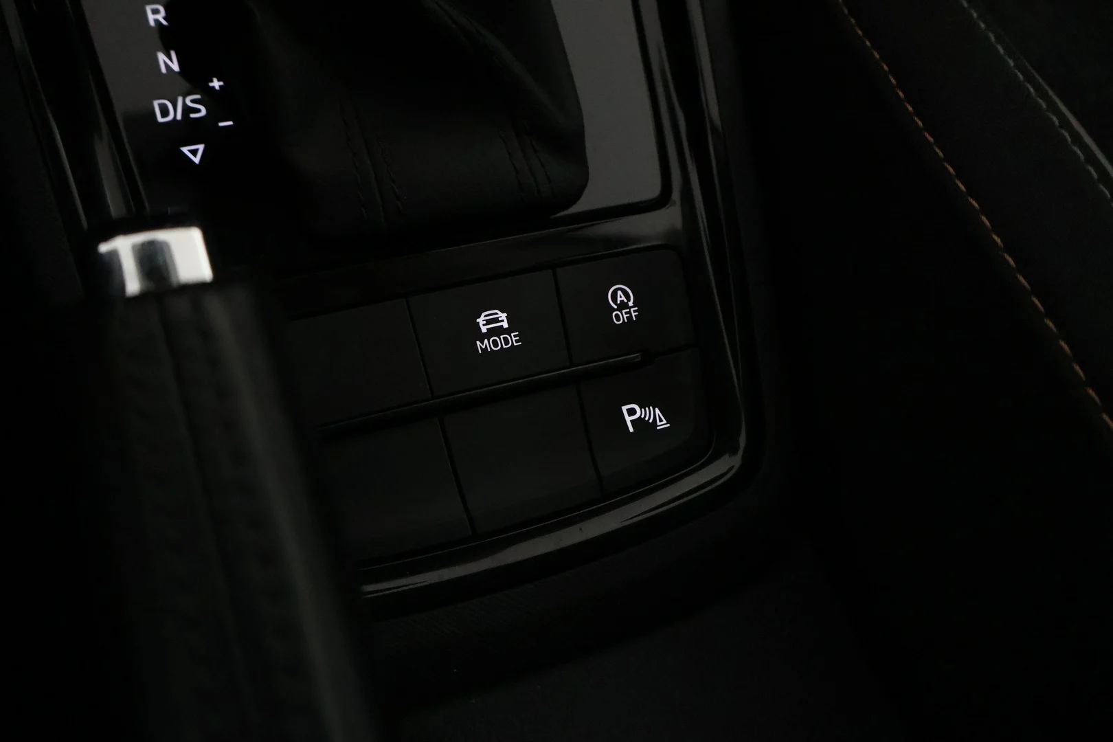 Car Image - 6mttwVXhi4mBDUwSyQsp4L