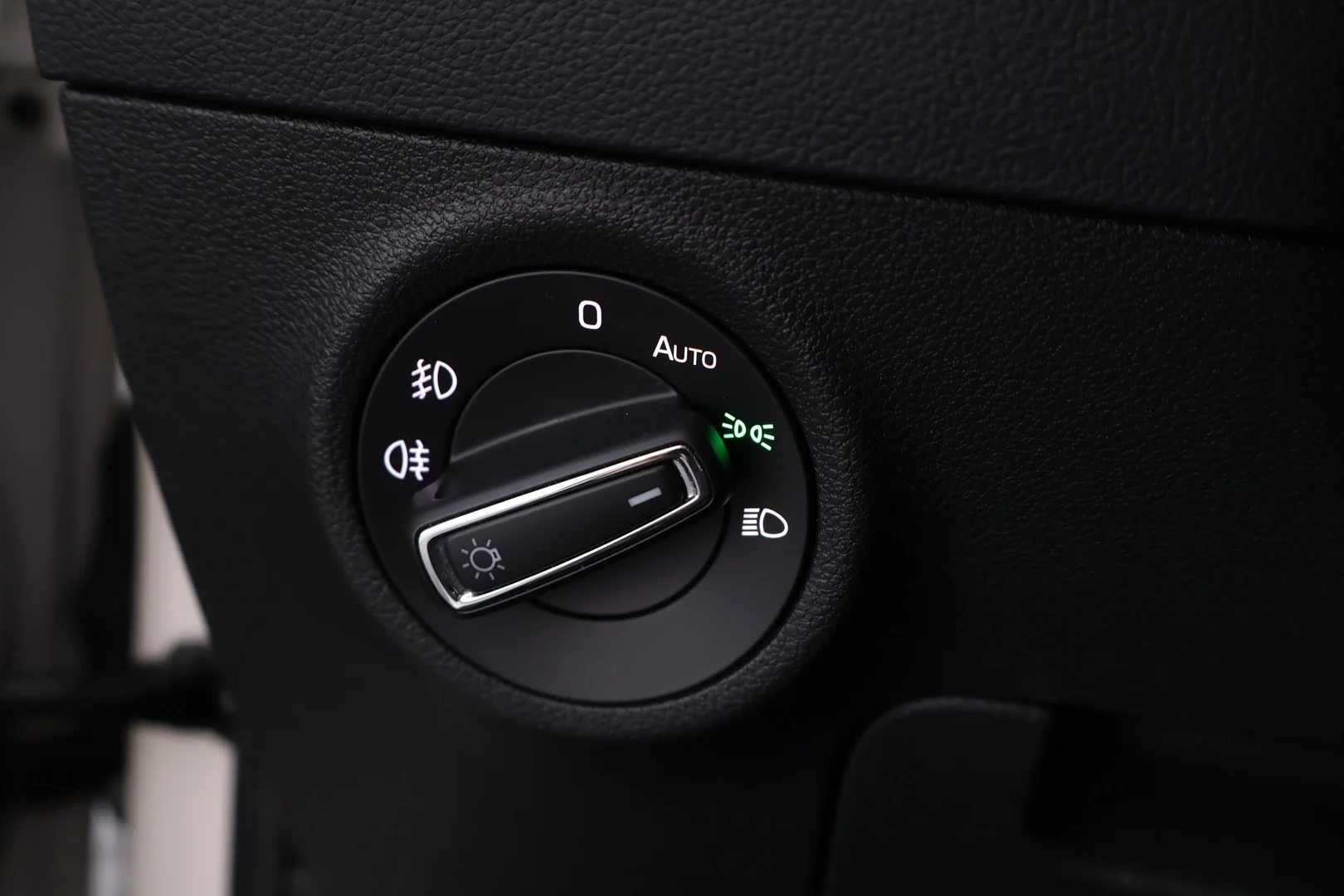 Car Image - 6HlyeyhtvTn4Teg5l5nDWd