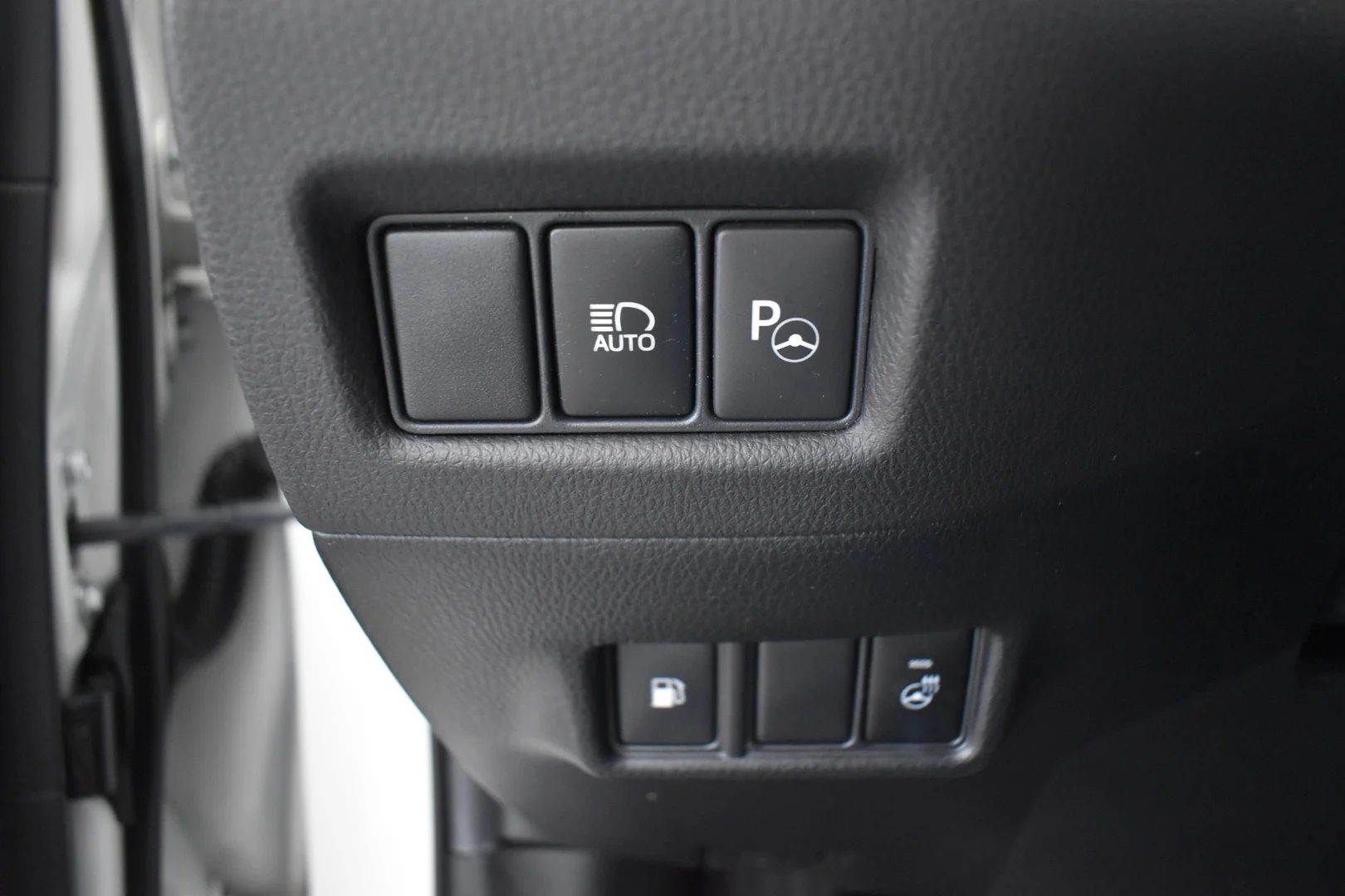 Car Image - 42PU5y3Y8XHPCBbK2L7MT1