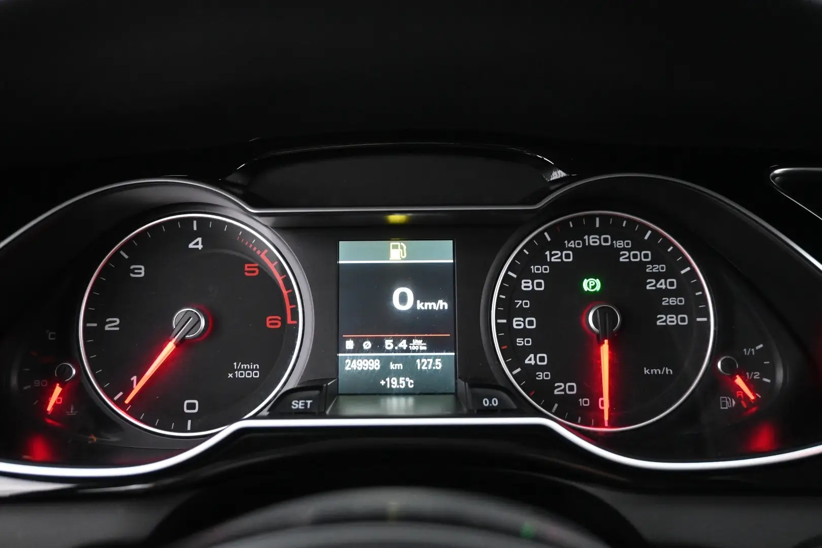 Car Image - 1hcHgq3bAax6OQIHC57EY2