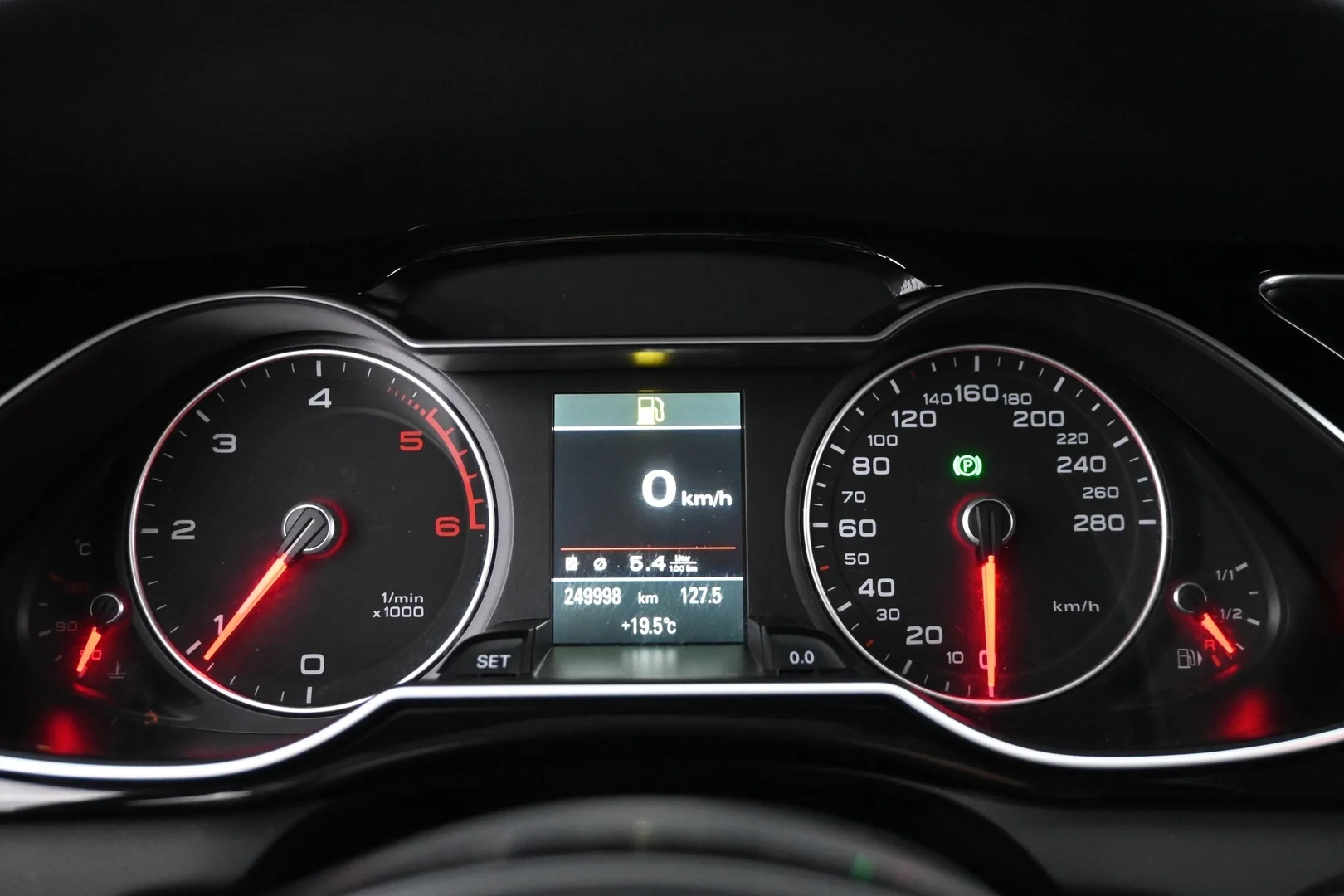 Car Image - 1hcHgq3bAax6OQIHC57EY2