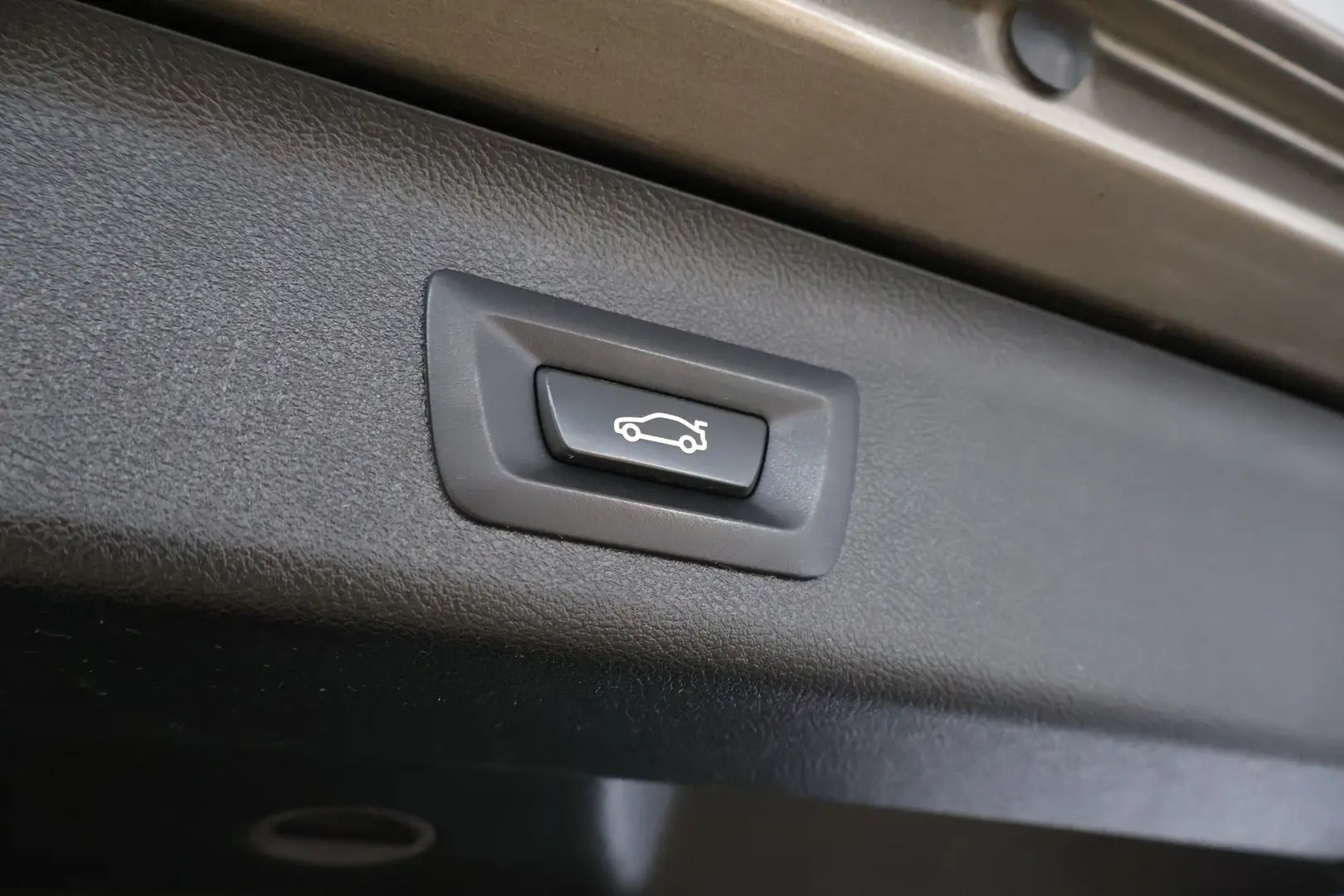 Car Image - 3BNxCmFfUFrczdYpAF295Y