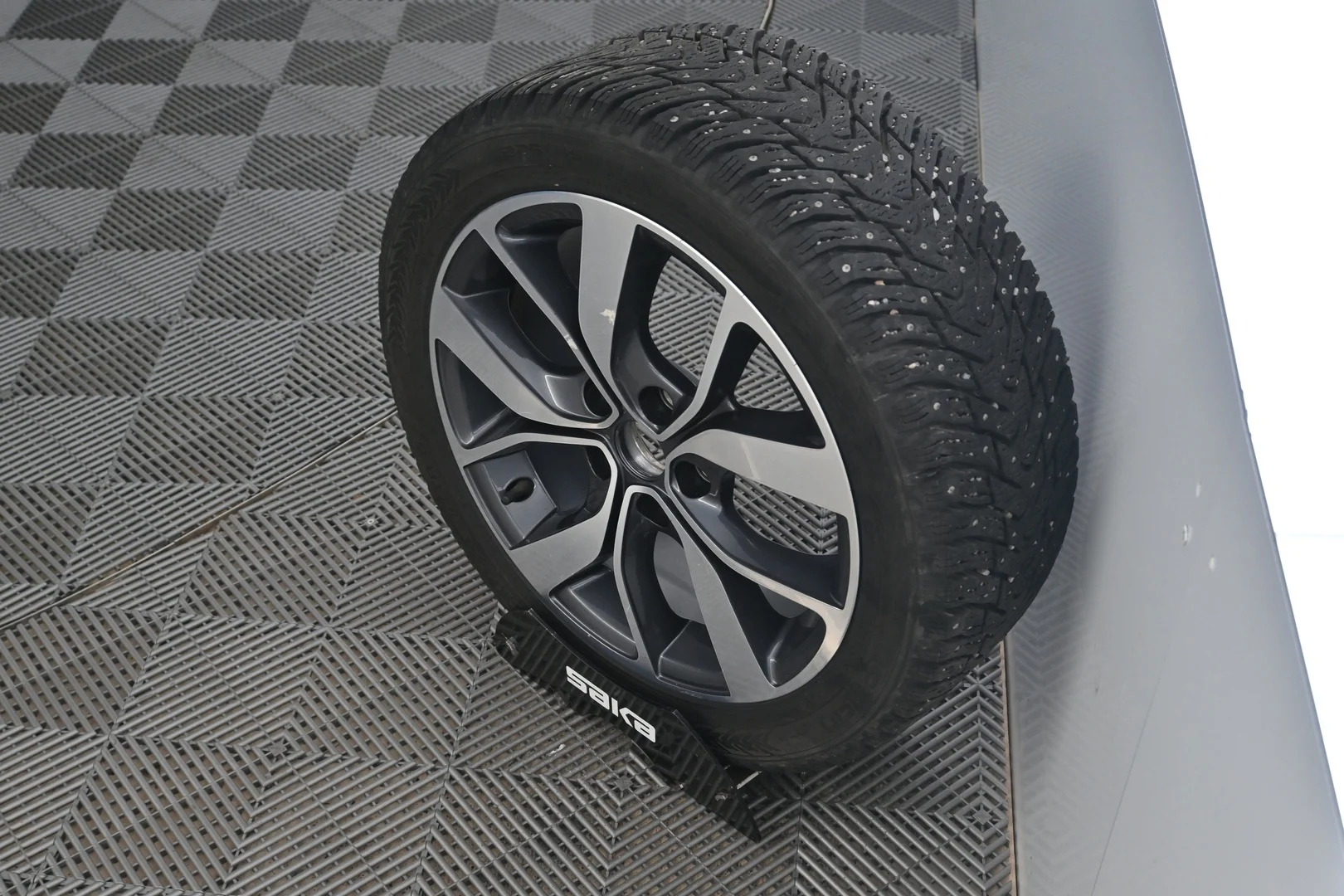 Car Image - 4gEe0PoxPzkaSqK9IxJcUV