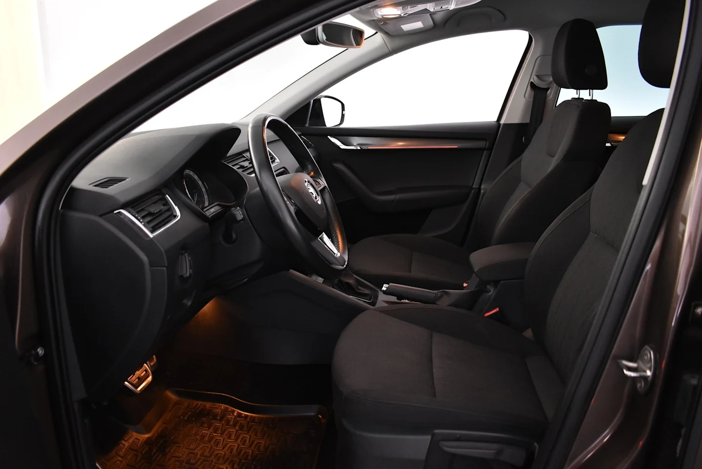 Car Image - 1ll8sL7zBdllNXtlfvDOSF