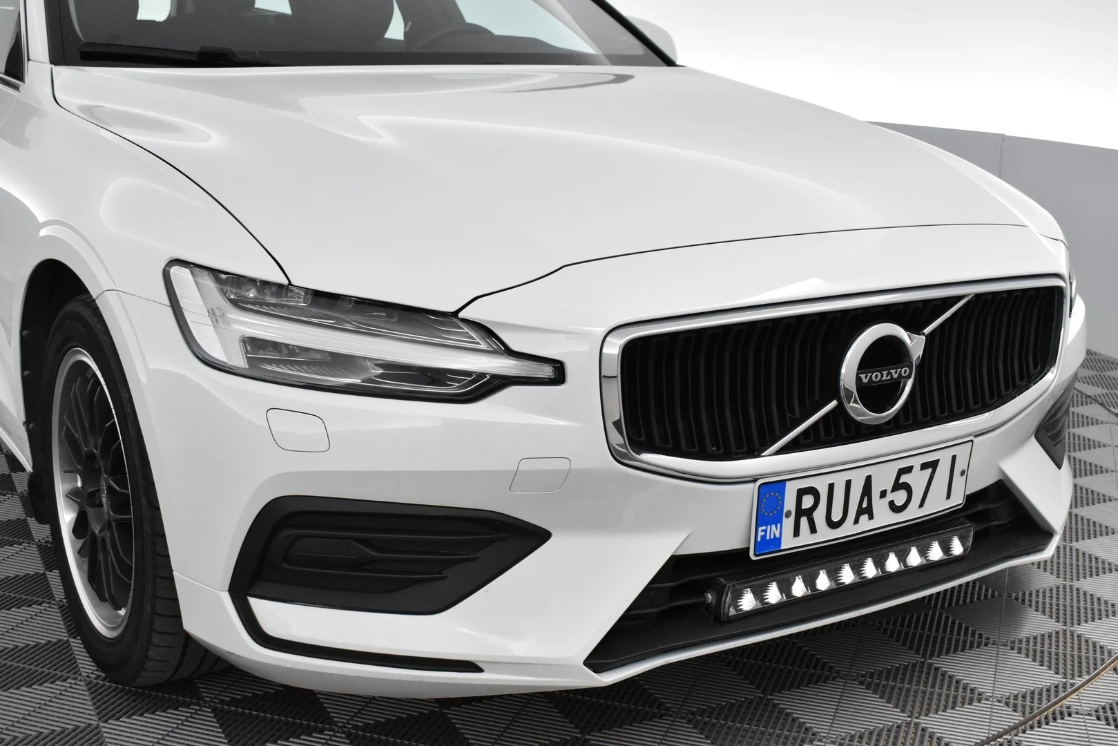 Car Image - GUBVch7mMNyPzyCuasnGS
