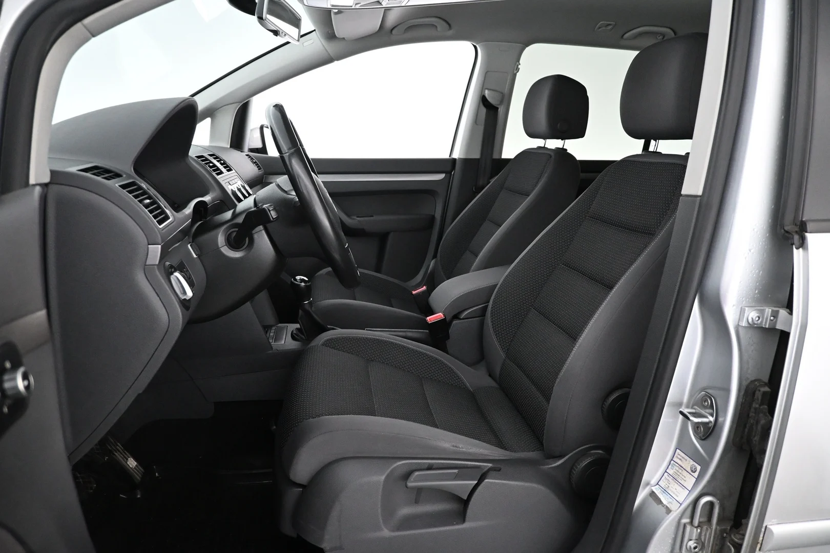 Car Image - 3IVJxxnVImVaTliDIR8Ewf