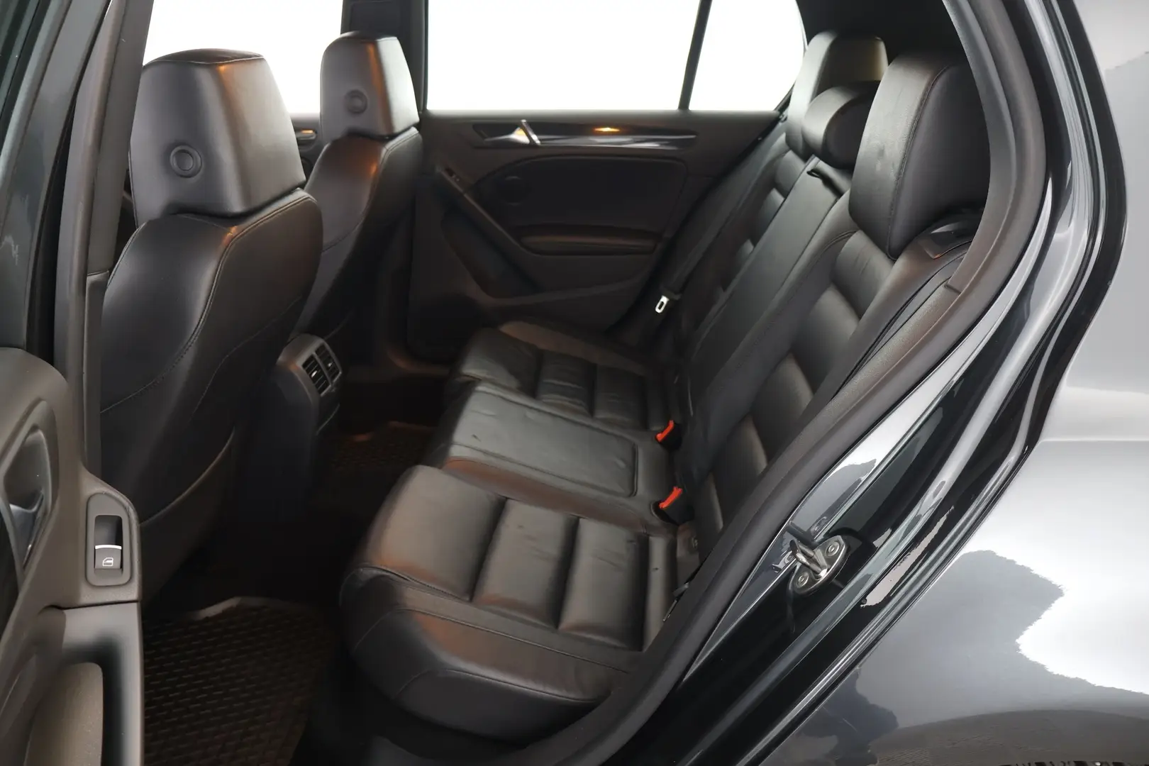 Car Image - 39RWFtxfqNGxVJLRYmLmDo