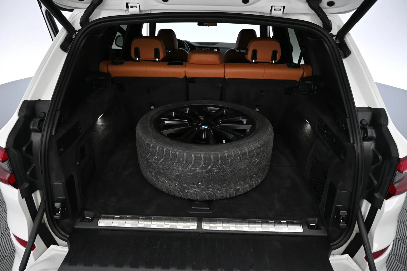 Car Image - 6mVqwibz5uIsBeg9JjJgAS