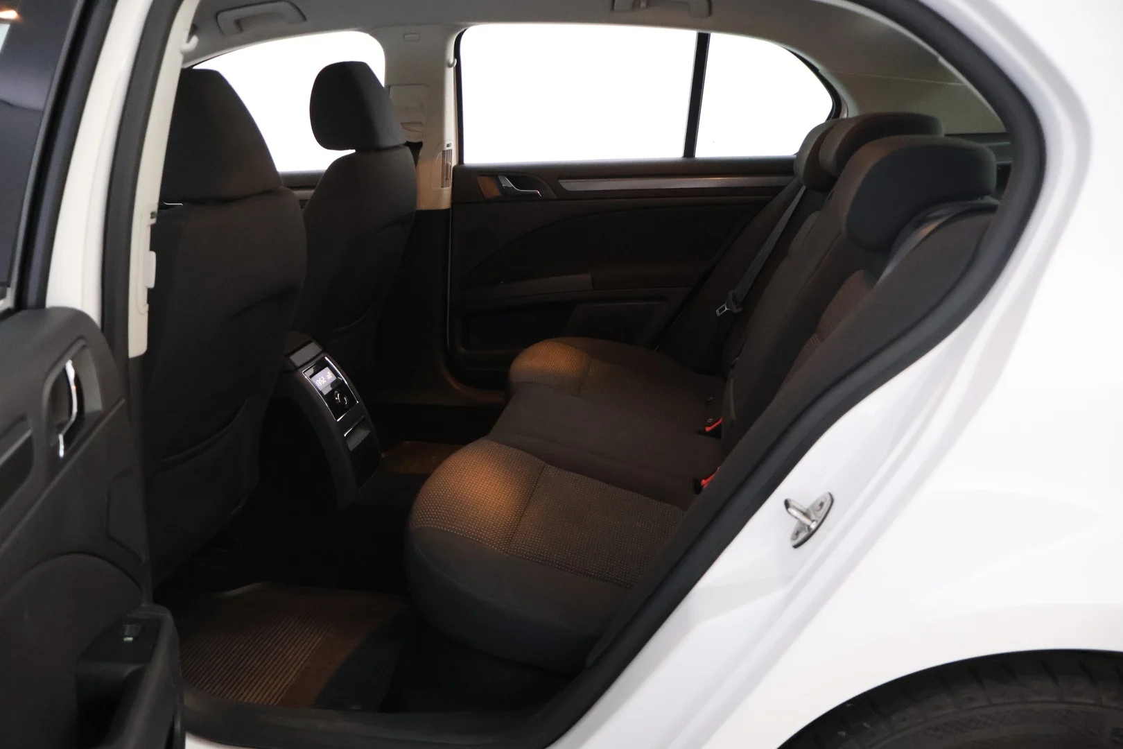 Car Image - 3I5gdL4Eq1CRyXhj6snyIv