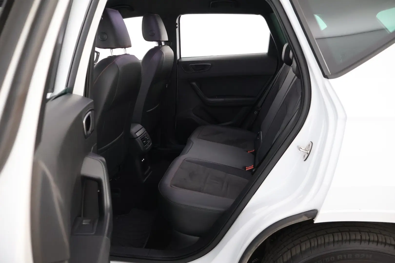 Car Image - 2IDL9CaAIrZQ7dg9oBM20G