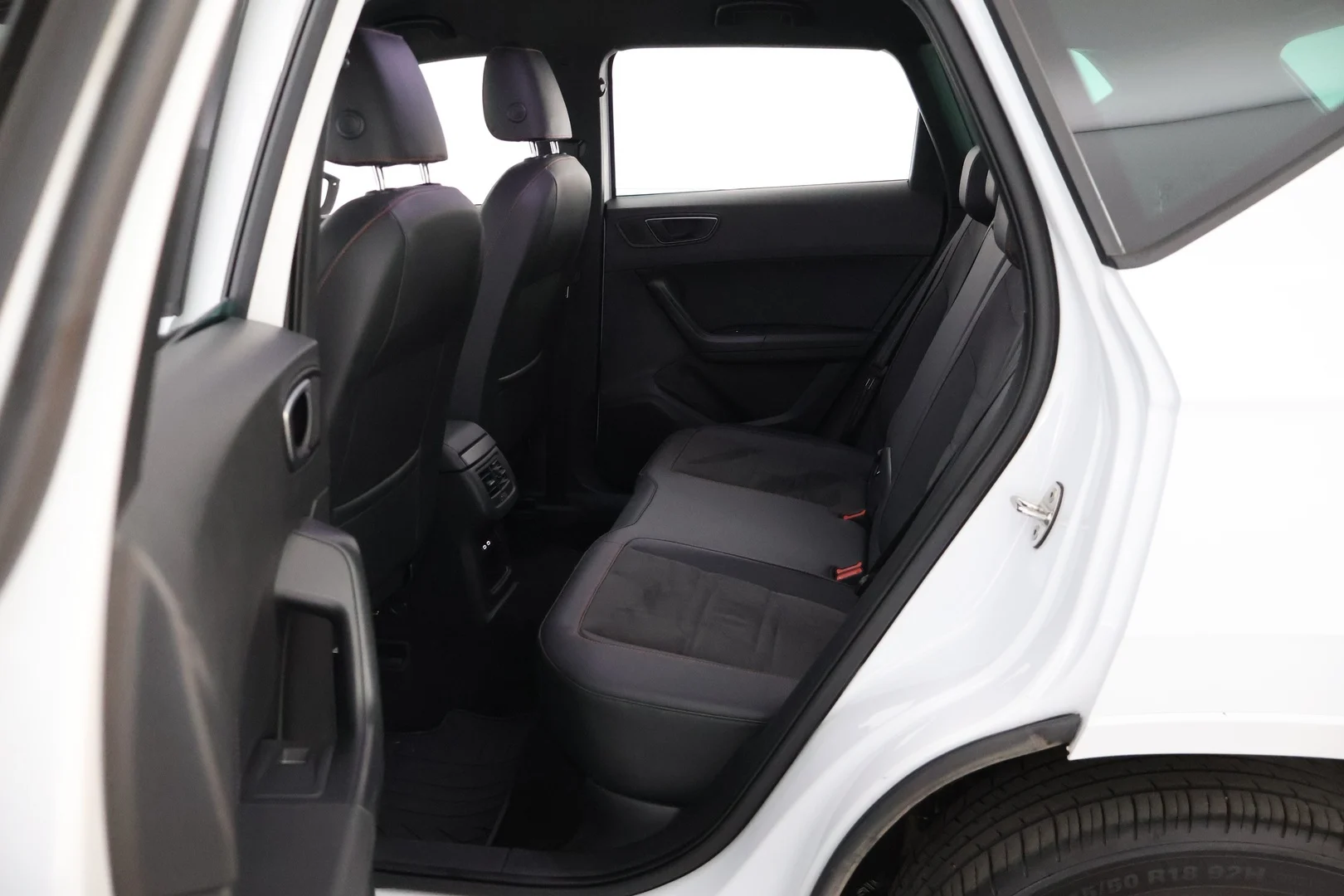 Car Image - 2IDL9CaAIrZQ7dg9oBM20G