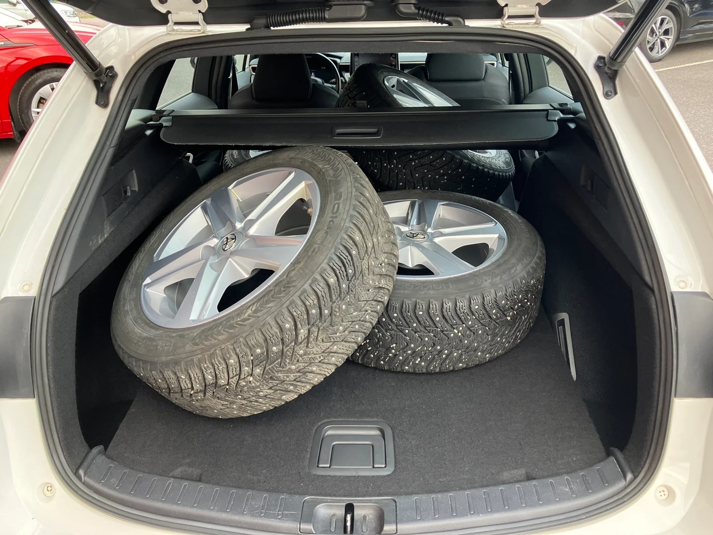 Car Image - 6Q3prRgSuxOZANHtok3jxX