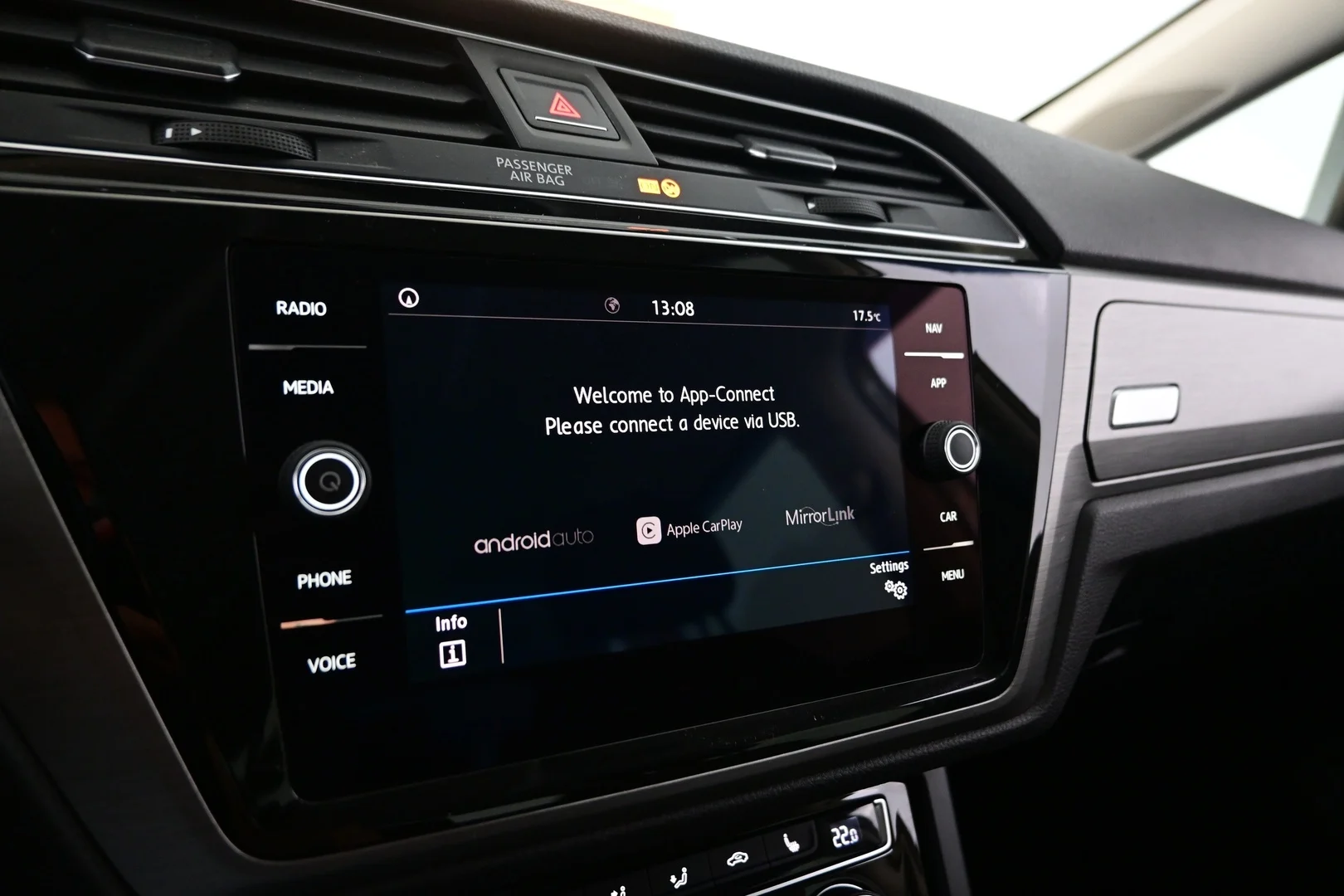Car Image - 2lT8v6daeNxxO6Q5wbMZiG