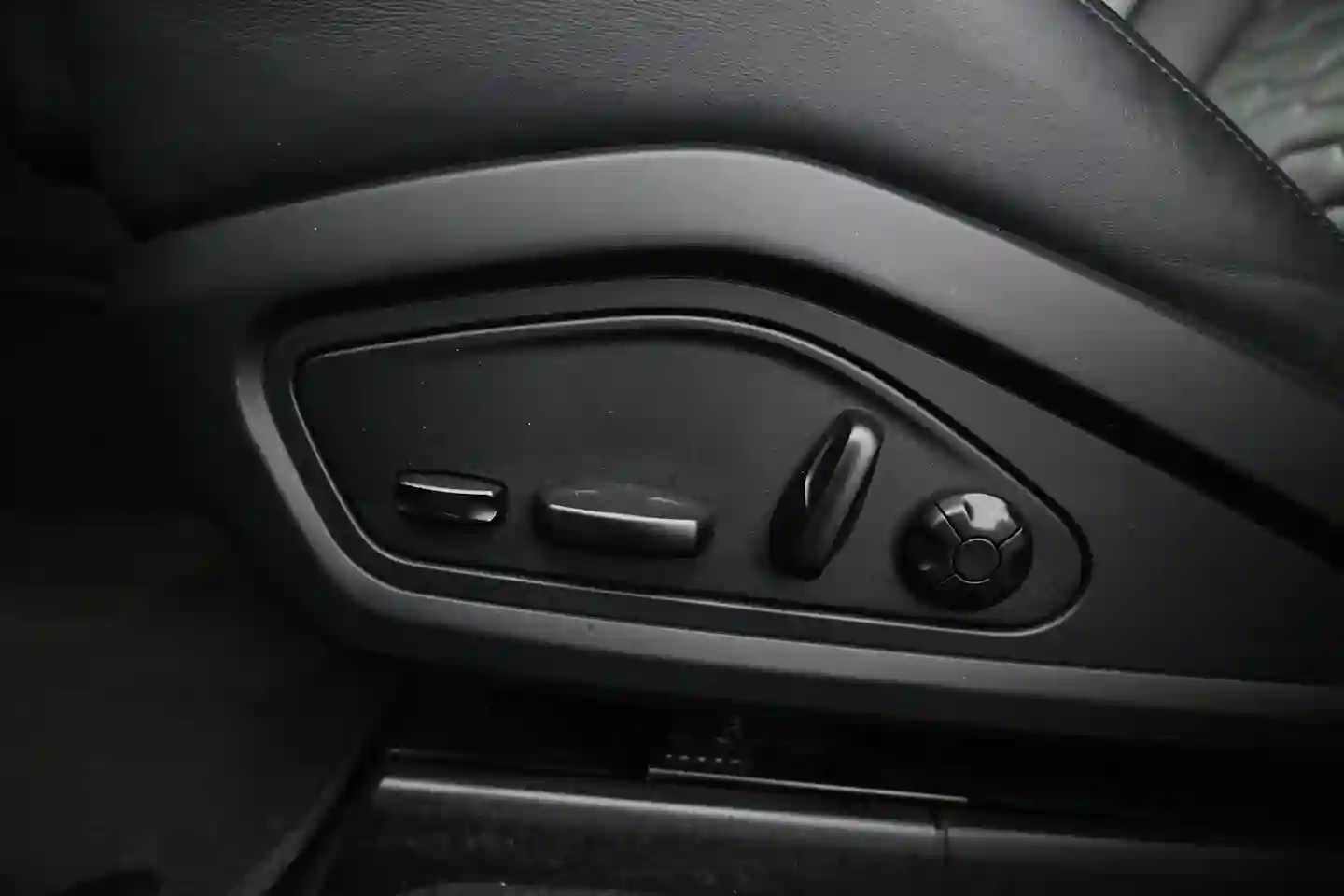 Car Image - 1dnZDa7Gf26mg8YeYR7d3u